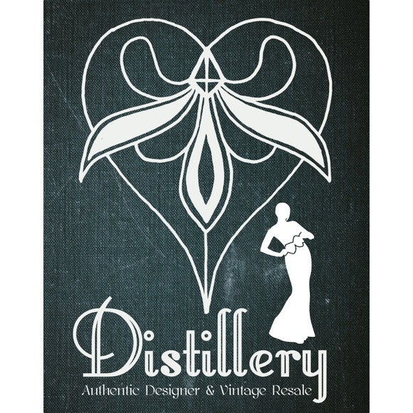 Poshmark profile picture for @distillery